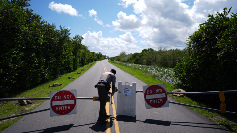 Die Einfahrt zum geschlossenen Everglades National Park in Florida