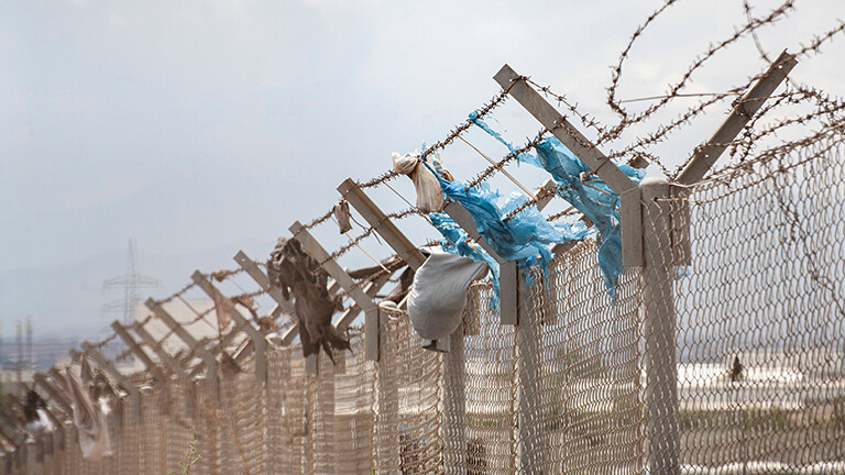 Ein Foto des Zauns des Pournara Flüchtlingslagers in Zypern im September 2023