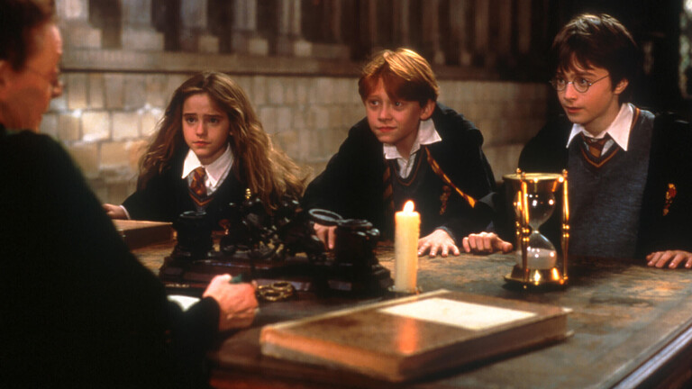 Die Schauspielenden Emma Watson, Rupert Grint und Daniel Radcliffe im ersten Harry-Potter-Film.