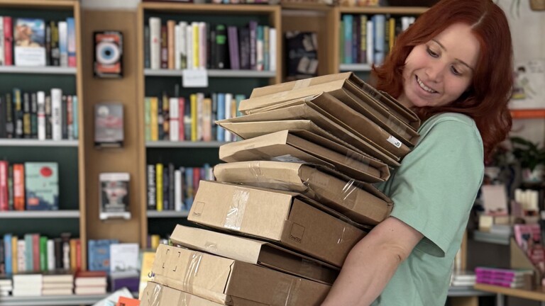 jana Brammer in ihrem eigenen Buchladen