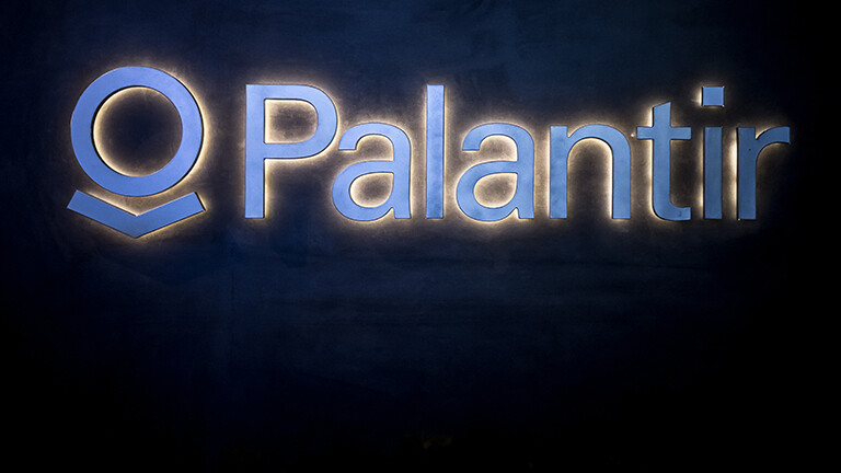 Der leuchtende Schriftzug der US-Software-Firma Palantir