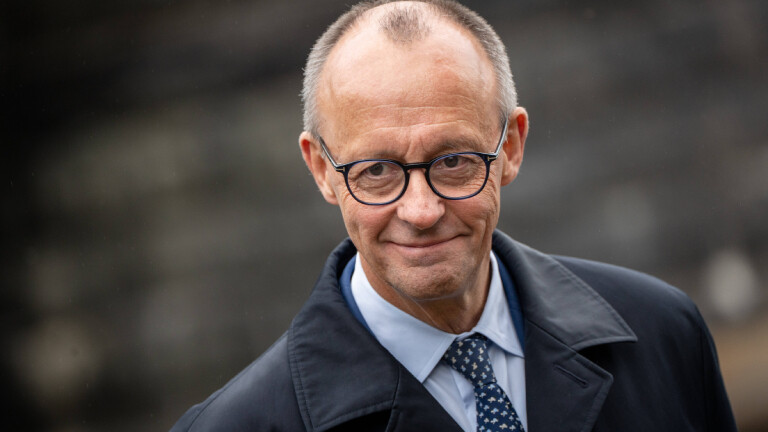 Bei seinem Antrittsbesuch in Brandenburg, fiel das nun vieldiskutierte Zitat des Kanzlers zum Stadtbild und zur Migration. Friedrich Merz am 14.10.2025 an der Glienicker Brücke in Potsdam.