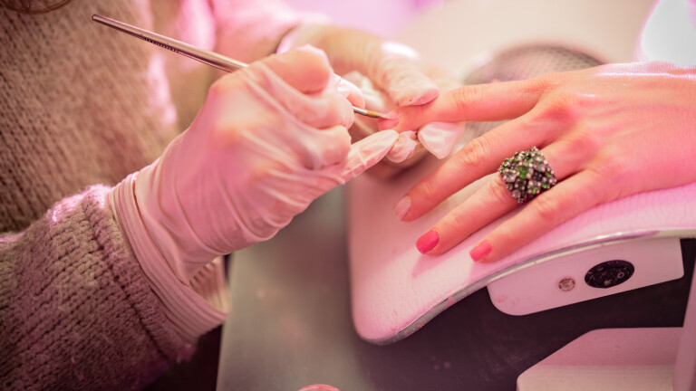 Zu Besuch in einem Nagelstudio