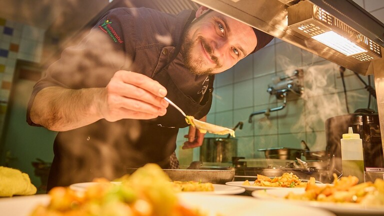 Stefan Herbolzheimer in seriner Event- und Catering-Küche