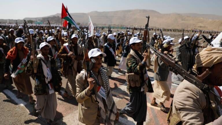 Eine Gruppe bewaffneter Huthi-Rebellen im Jemen