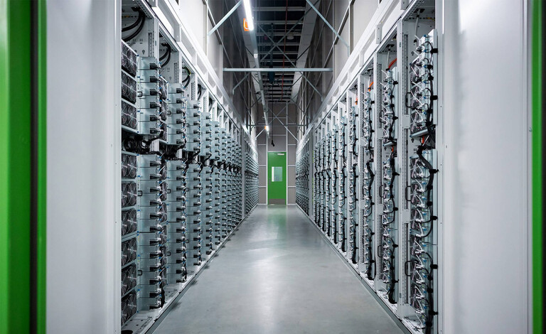Server racks in einem Data-Center von Microsoft in Wisconsin, USA