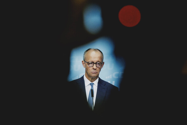 Friedrich Merz (CDU), Bundeskanzler, aufgenommen im Rahmen einer Pressekonferenz als Reaktion auf die Landtagswahl in Sachsen-Anhalt in Berlin, 07.09.2026
