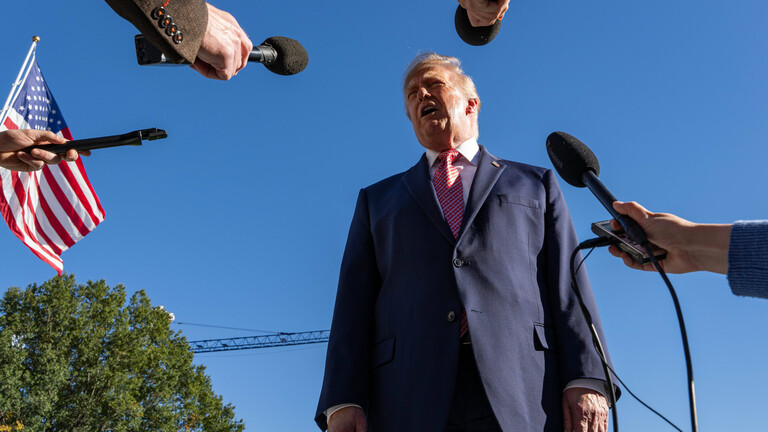 Präsident Donald Trump spricht im Weißen Haus mit Medienvertretern, bevor er nach Wichita, Kansas, aufbricht, wo er an einer Wahlkampfveranstaltung teilnehmen wird.