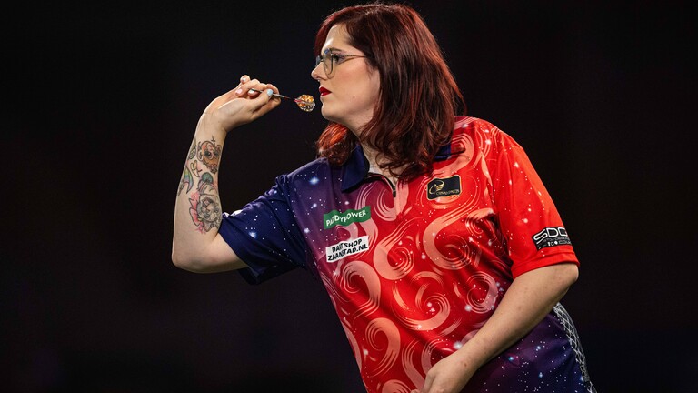 Trans Spielerin und WM Teilnehmerin Noa-Lynn van Leuven bei der Darts Weltmeisterschaft im Dezember 2025