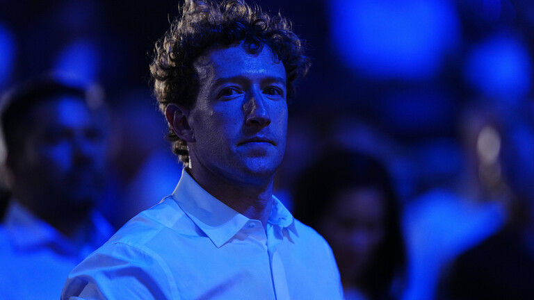 Mark Zuckerberg in attendance at UFC Freedom 250 at The White House South LawnMark Zuckerberg ist bei der UFC Freedom 250 auf dem Südrasen des Weißen Hauses anwesend.