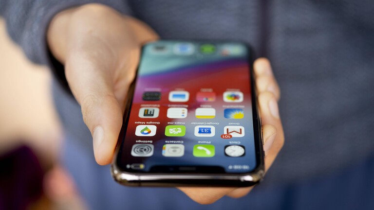 Ein Smartphone in einer Handy