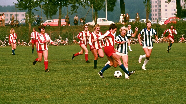 Anfänge mit Frauenfußball - am 26.08.1972 in Alt-Wolfsburg