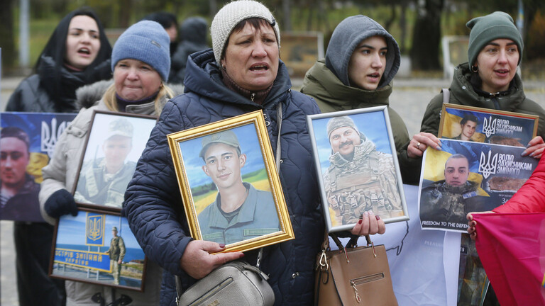 Angehörige von russischen Kriegsgefangenen demonstrieren in der ukrainischen Stadt Odessa