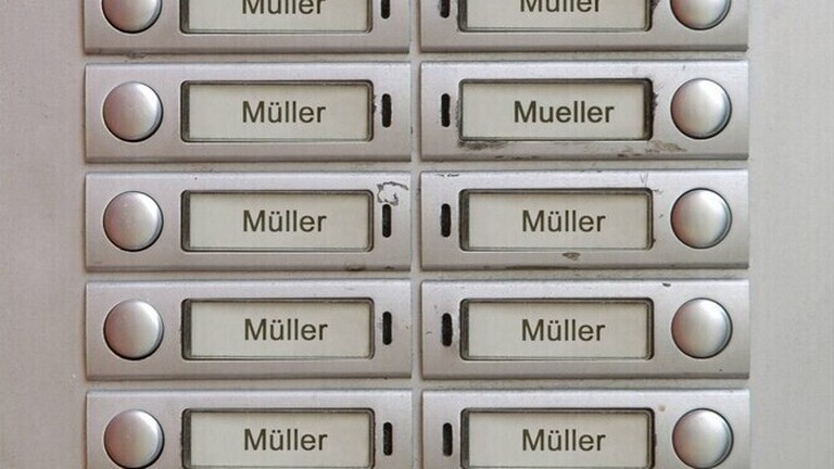 Klingelschilder mit dem Namen Müller