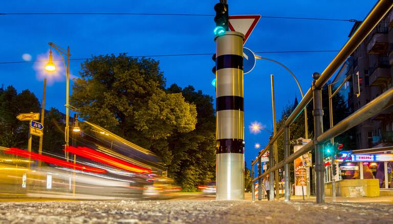 Geschwindigkeitsmessung an einer Kreuzung in Berlin