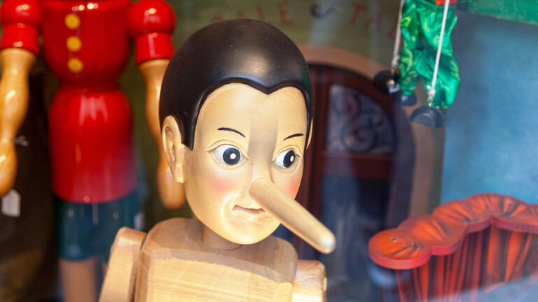Pinocchio als Holzpuppe