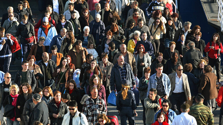 Eine Menschenmenge auf Rhodos, Griechenland (Symbolfoto)