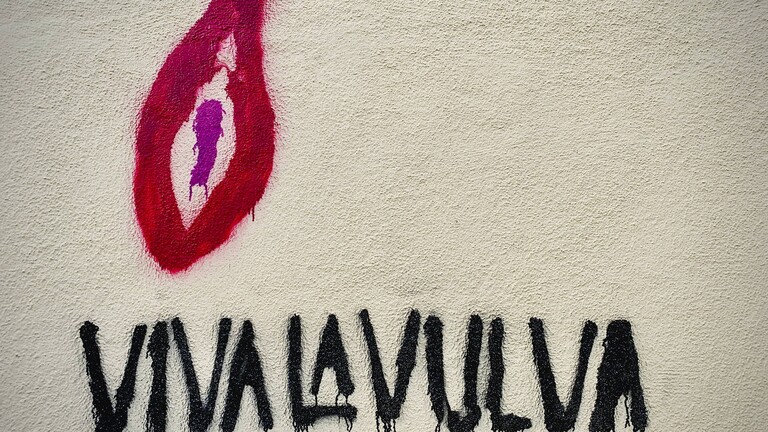 Eine stilisierte Vulva im Graffitistyle mit dem "Viva La Vulva!
