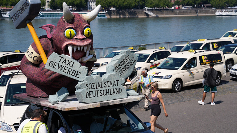 Protest von Taxifahrenden am 02.07.2025 in Köln