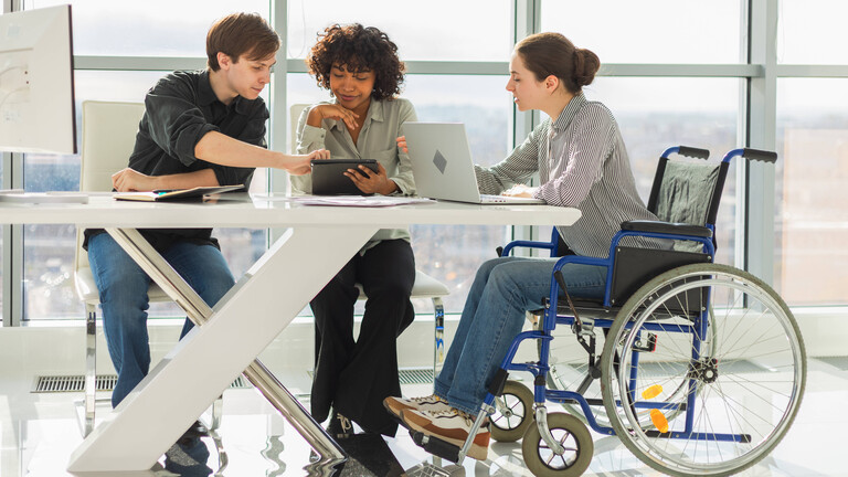 Diverses Team in einem Arbeitsumfeld