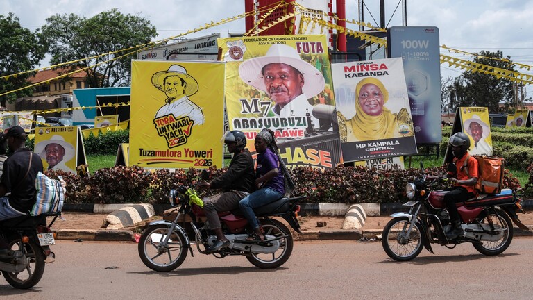 Wahlplakate in Uganda