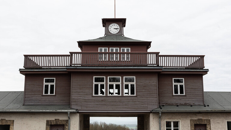 Das ehemalige Lagertor des Konzentrationslagers Buchenwald.