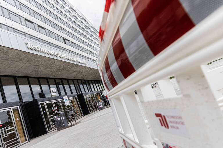 Technische Universität Berlin: Die Universität leidet unter vielen maroden Gebäuden. Am heutigen Tage wurde das Hauptgebäude der TU Berlin bis auf Weiteres geschlossen.