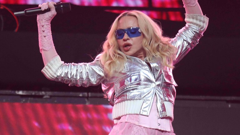 Madonna bei einem Auftritt auf dem Times Square in New York City