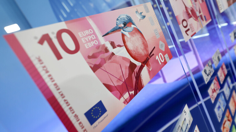 Entwuerfe fuer neue Euro-Banknoten bei der Pressekonferenz der Europaeischen Zentralbank in der EZB in Frankfurt.