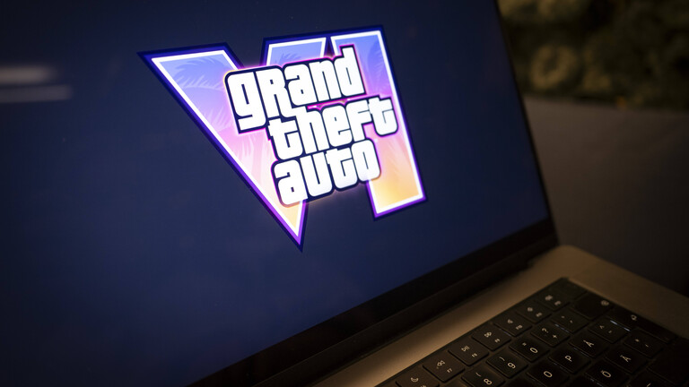 Startbild des GTA VI-Trailers von Netflix auf einem Laptop-Bildschirm