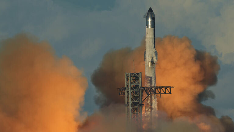 Die Großrakete Starship beim Start.