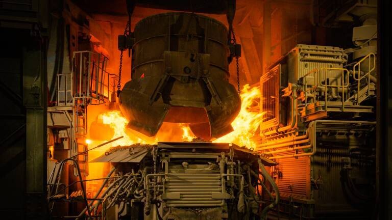 Stahlproduktion im Stahlwerk Freital (Sachsen)