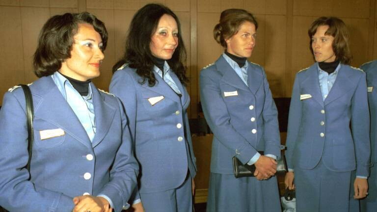 Die ersten weiblichen Sanitätsoffiziere am 01.10.1975.