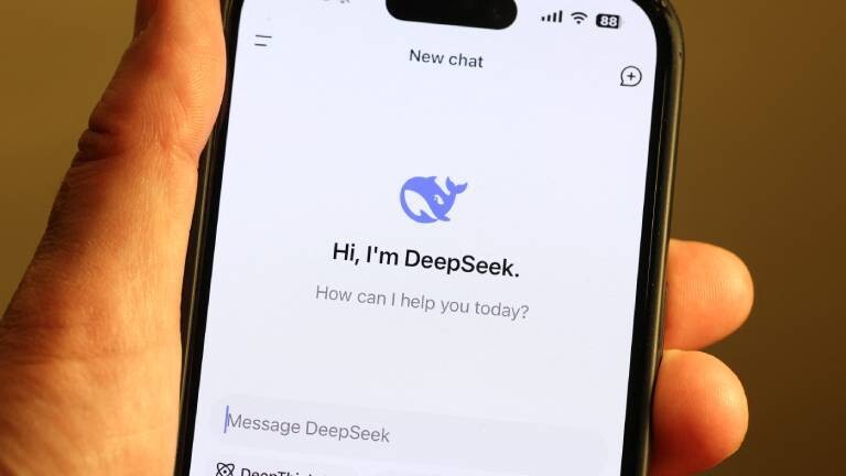 Auf diesem Foto wird die DeepSeek-App auf einem iPhone-Bildschirm angezeigt.