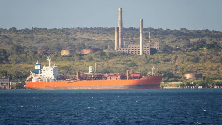 Ein Öltanker in der Bucht von Matanzas, Kuba.