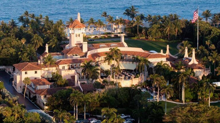 Dieses Archivfoto zeigt das Anwesen Mar-a-Lago in Palm Beach, Florida, USA. Dort residiert US-Präsident Donald Trump.